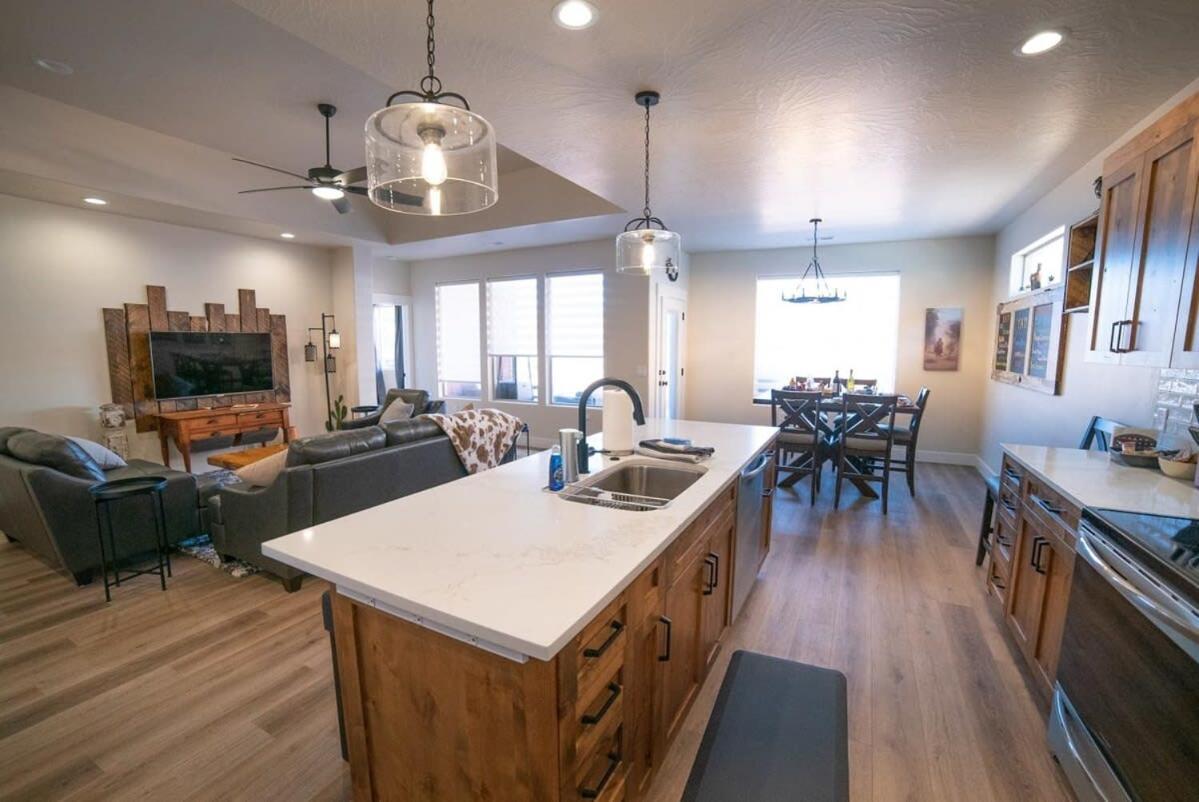 Red Canyon Bunkhouse At Kanab - New West Properties Экстерьер фото
